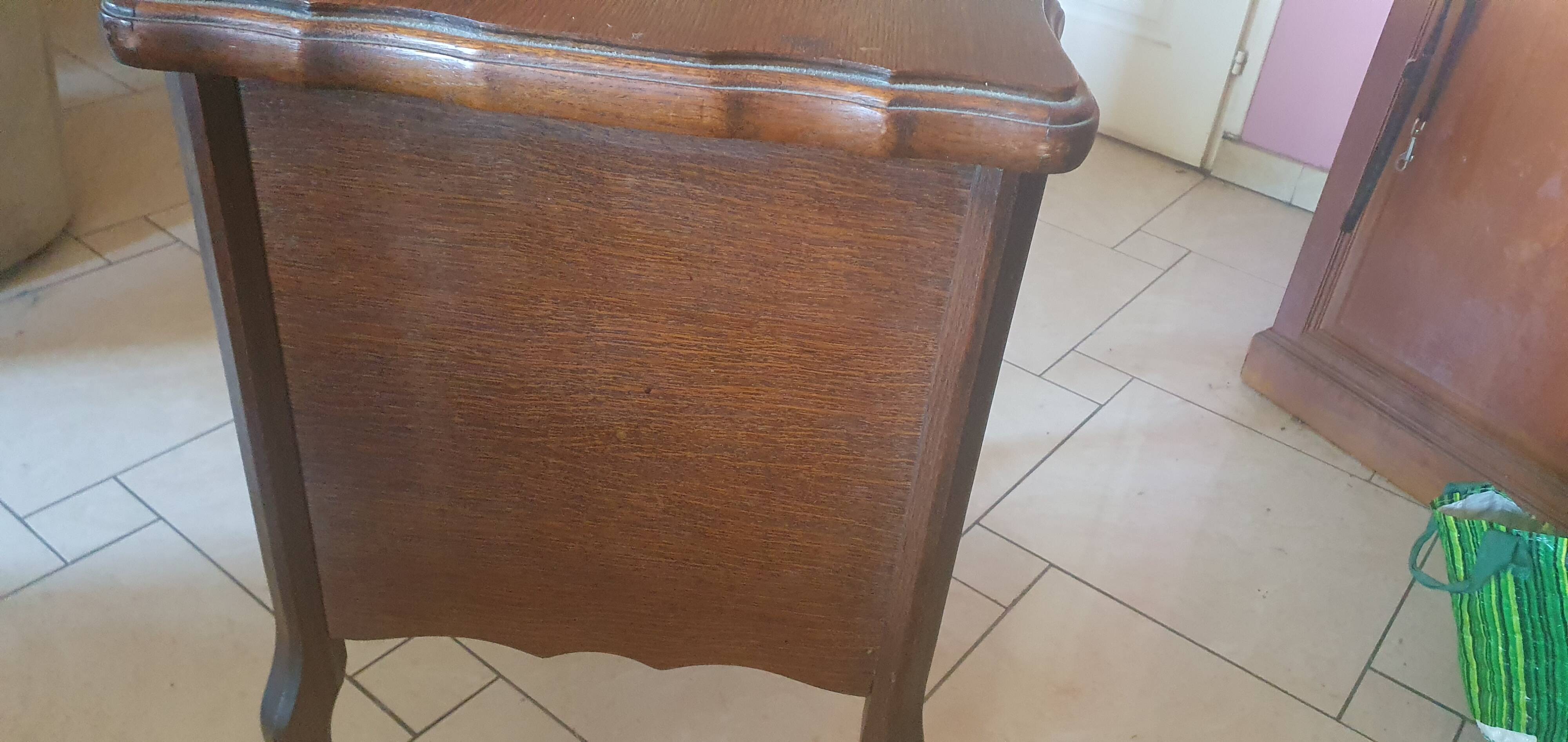Commode bar en chêne à roulettes