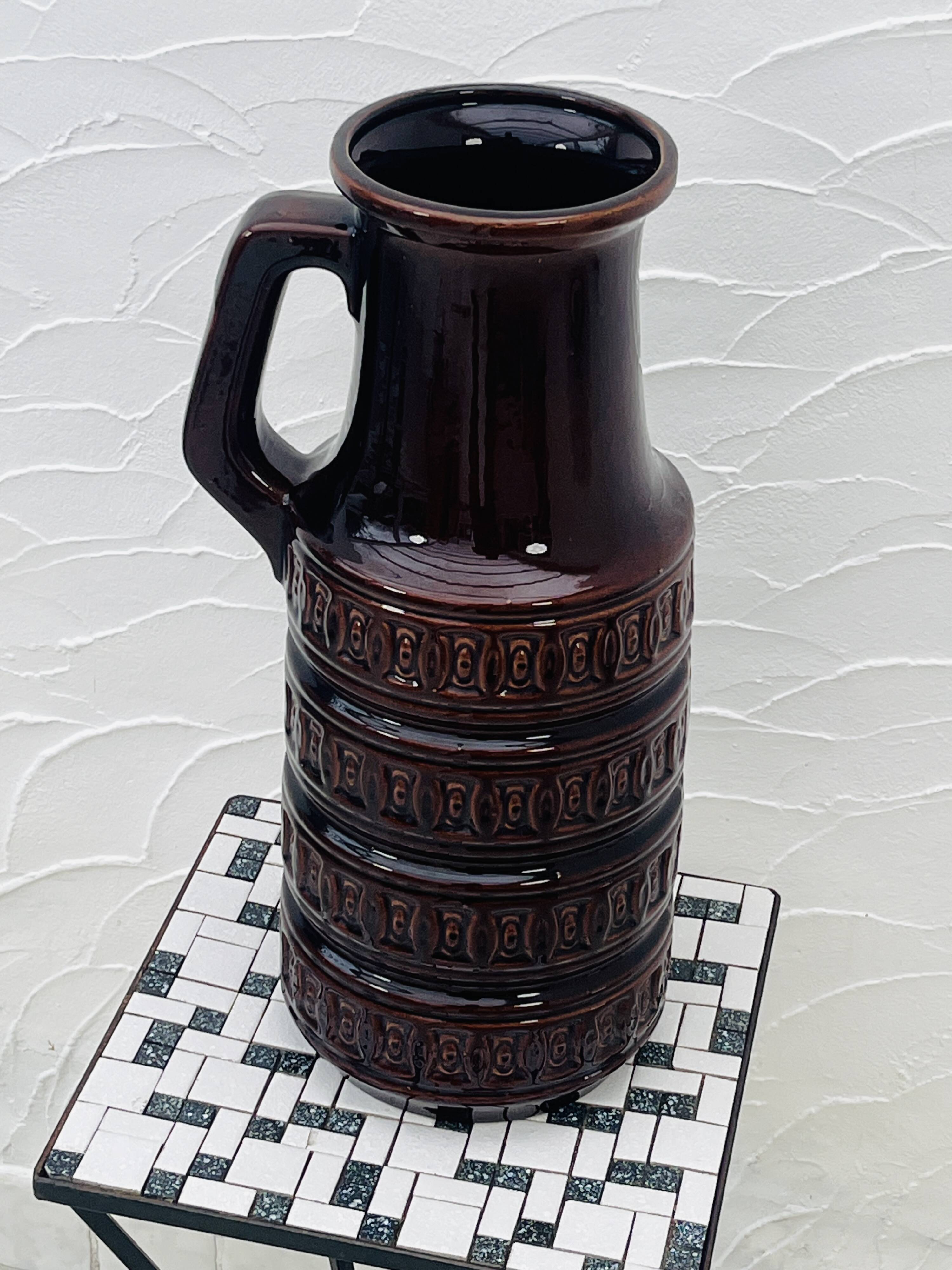 Vase West Germany brown with geometric relief from the 1970s.