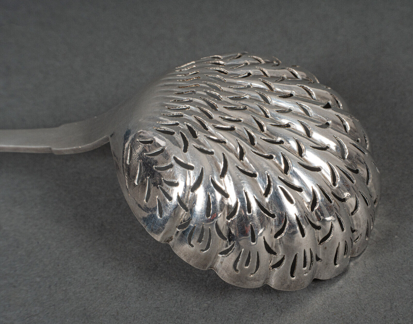 Spoon to sprinkle goldsmith RN silver 53 grams rich decoration Louis XV
