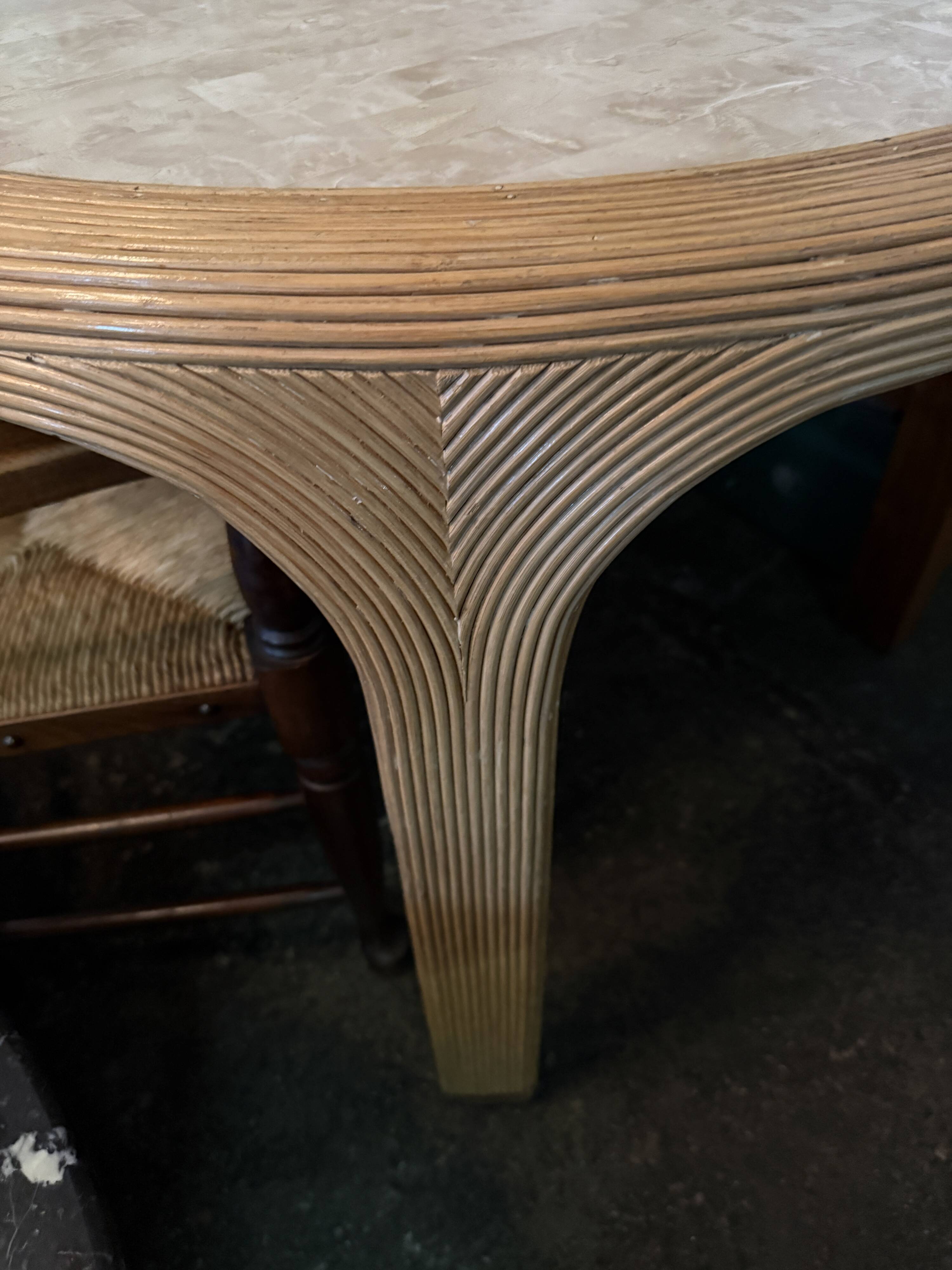 Table à manger en rotin et travertin Vivai del Sud, Italie, années 1960.