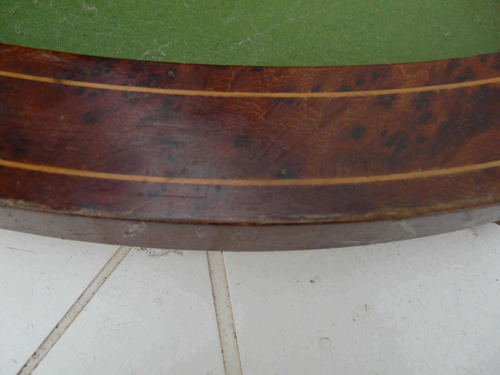 art deco oval frame to hang or lay