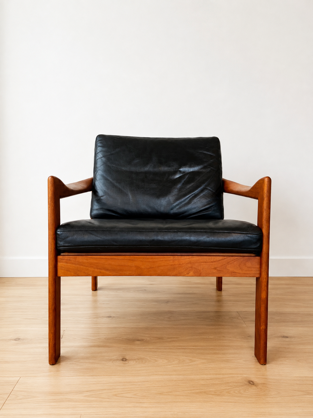 Vintage Danish Illum Wikkelsø teak lounge chair model 20