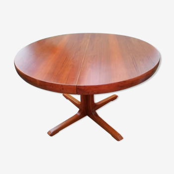 Expandable rosewood table and Scandinavian style teak