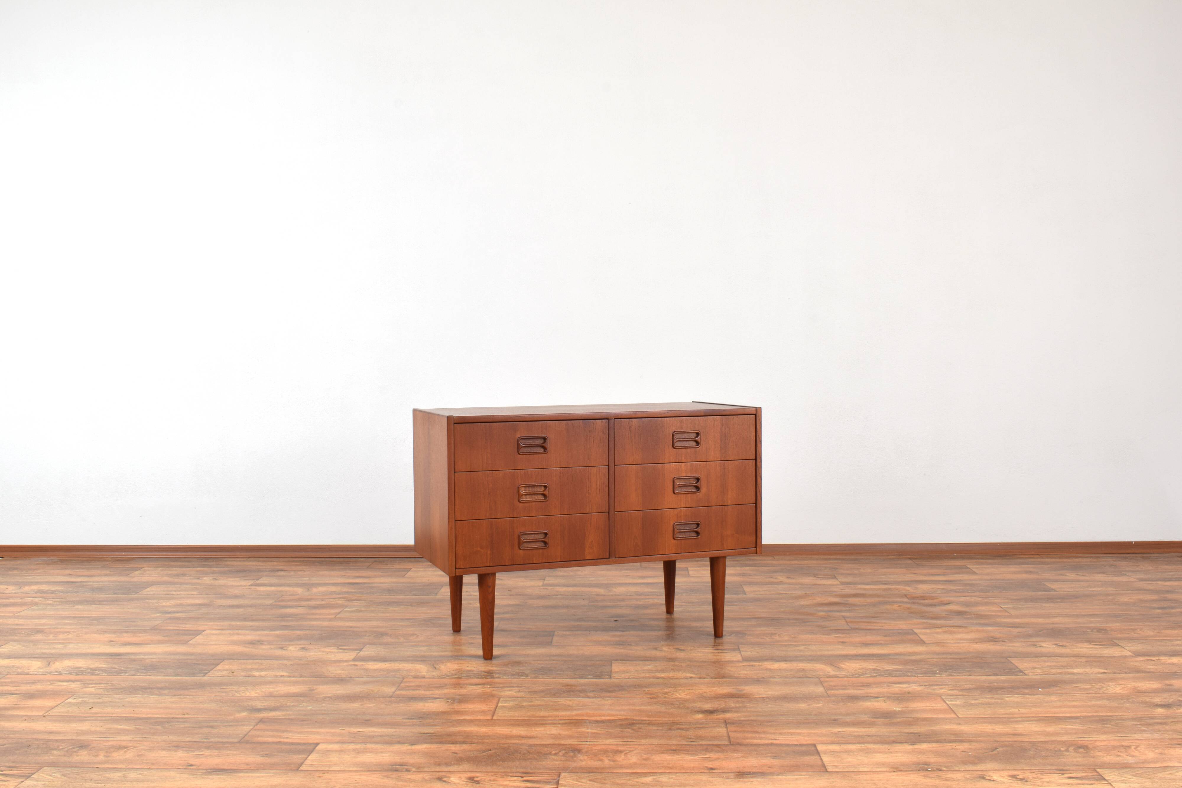 Commode à tiroirs danoise du milieu du siècle en teck, années 1960.
