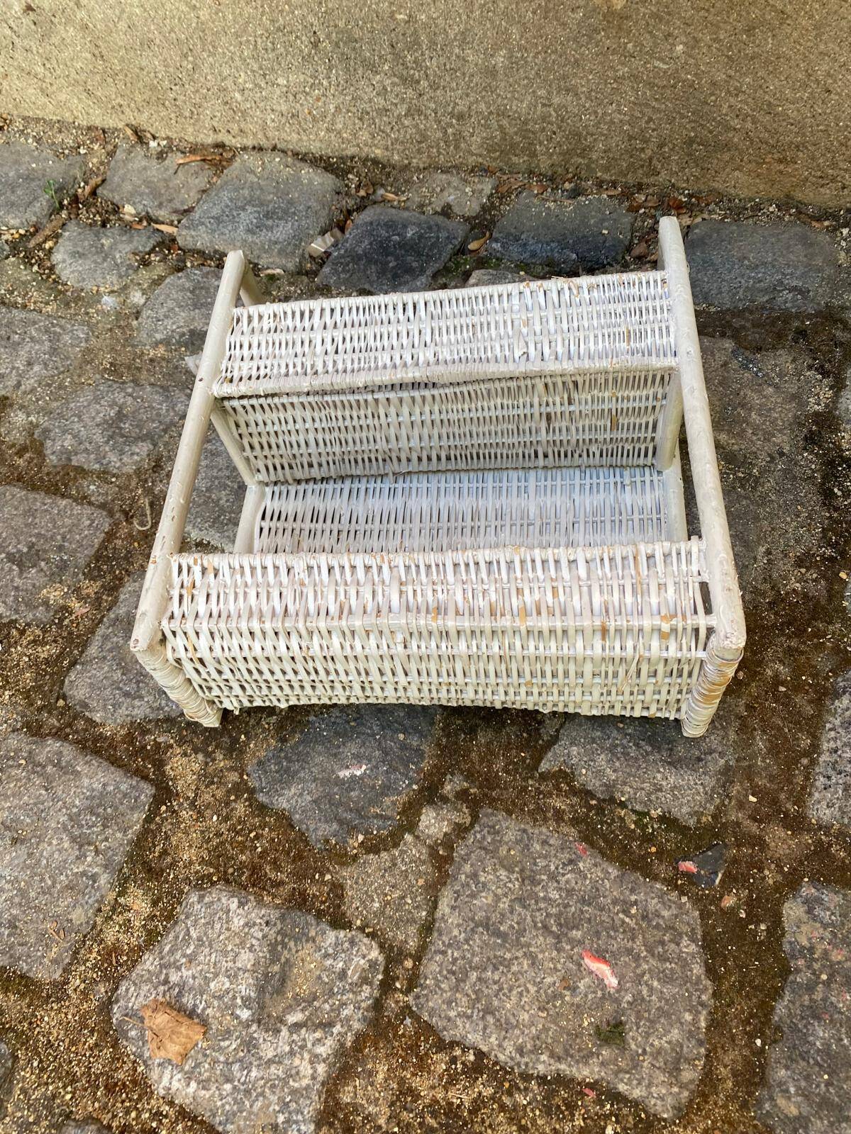 Set of 2 white rattan/wicker wall shelves – Vintage & shabby chic decor