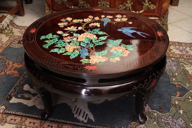 Circular wooden coffee table with bird decoration China Far East