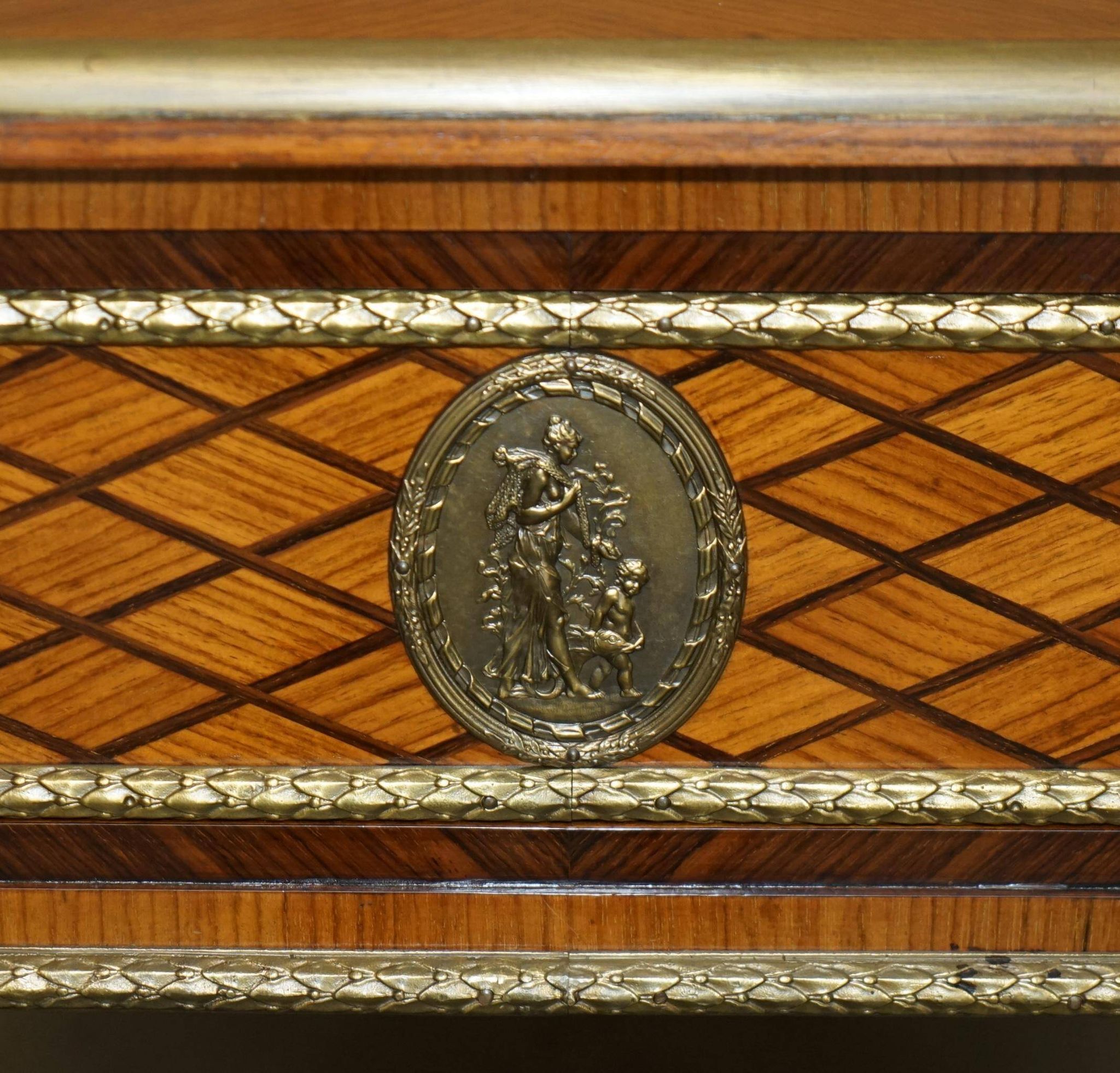 Bureau Plat Restauré Louis XVI Orné d'Ormolu Fin XIXe Siècle