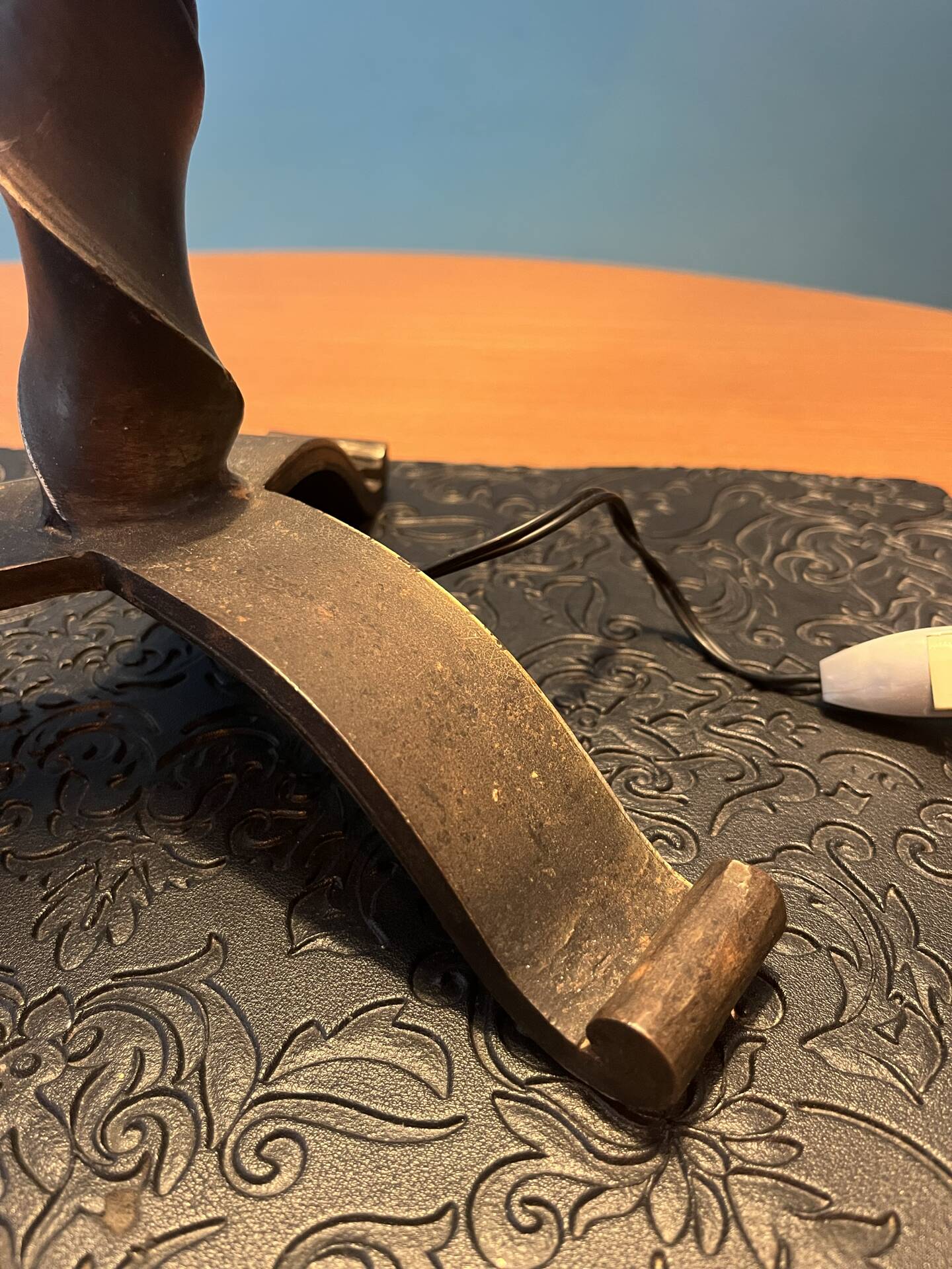 Pied de lampe tripode brutaliste fer forgé 1960