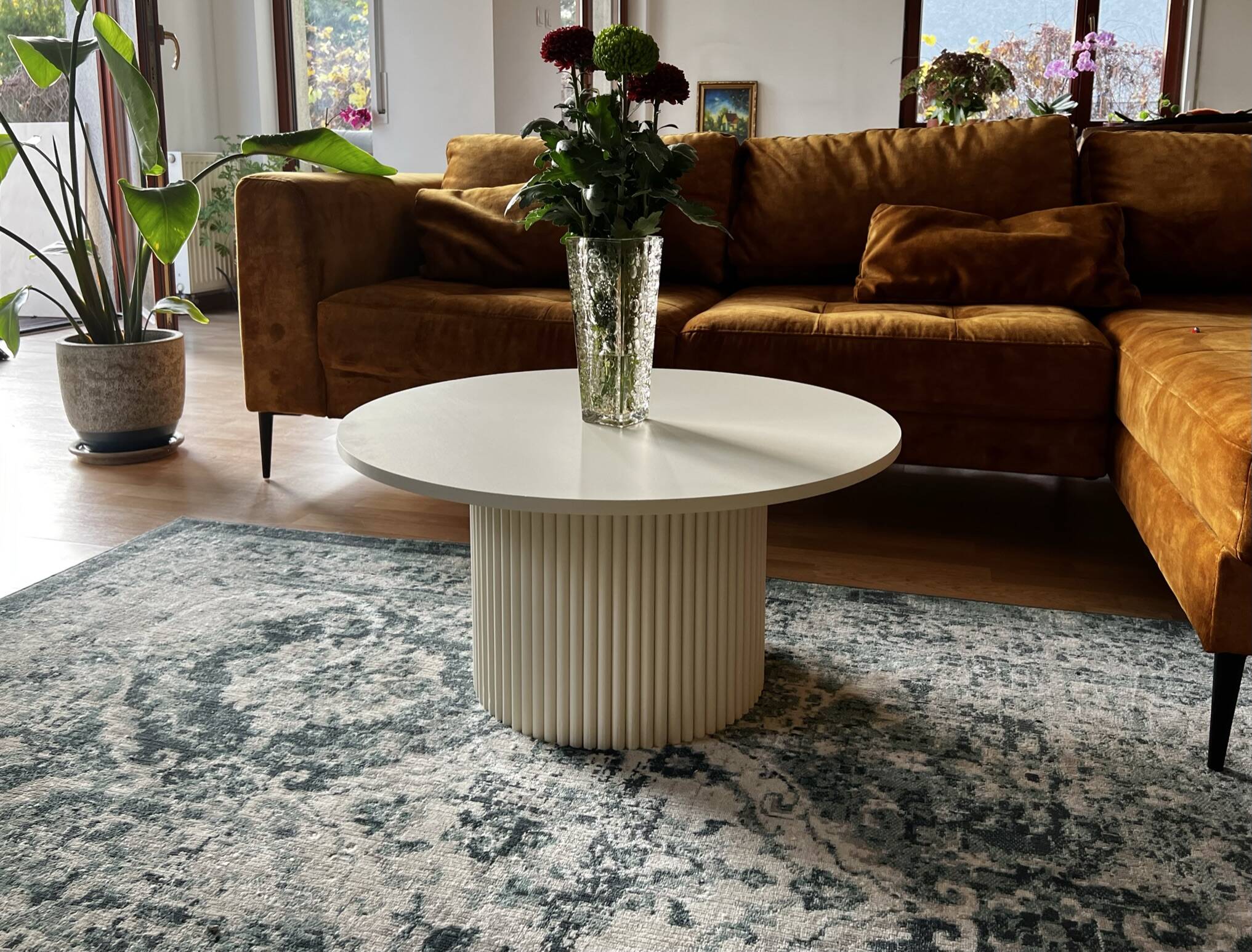 table basse ronde cannelée beige clair Ø 70 cm