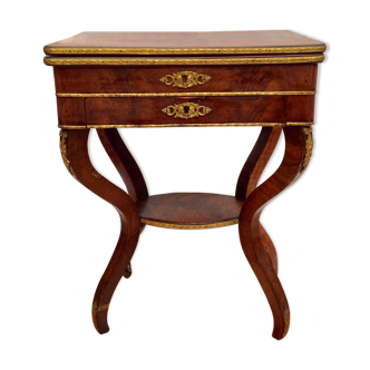 Table à jeux XlXeme siècle en bois et bronze ciselé dimension : hauteur -72cm- largeur -55cm Pr-38cm
