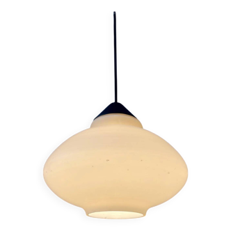Suspension vintage Philips en verre opalin attribuée à Louis Kalff