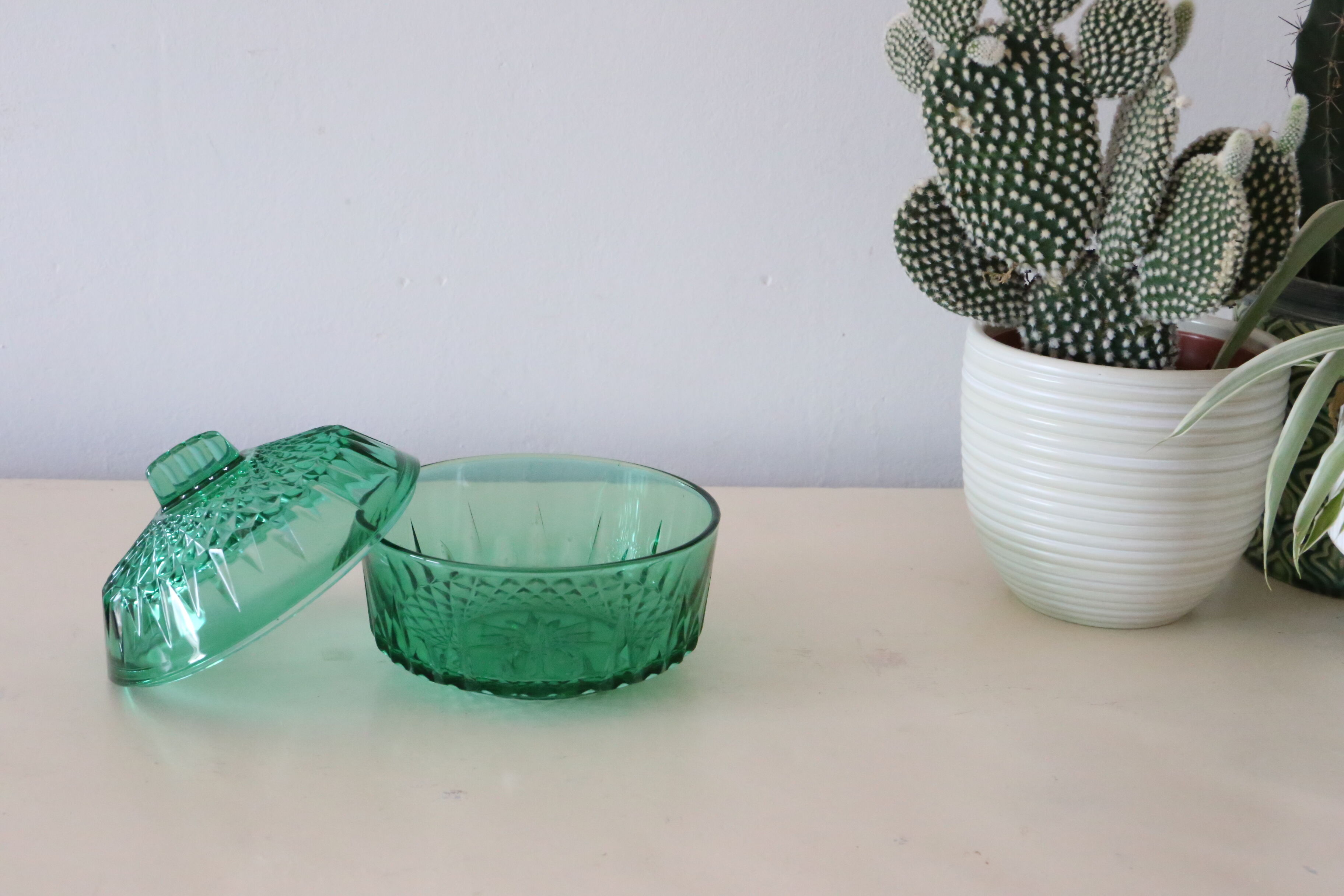 Bonbonnière en verre vert