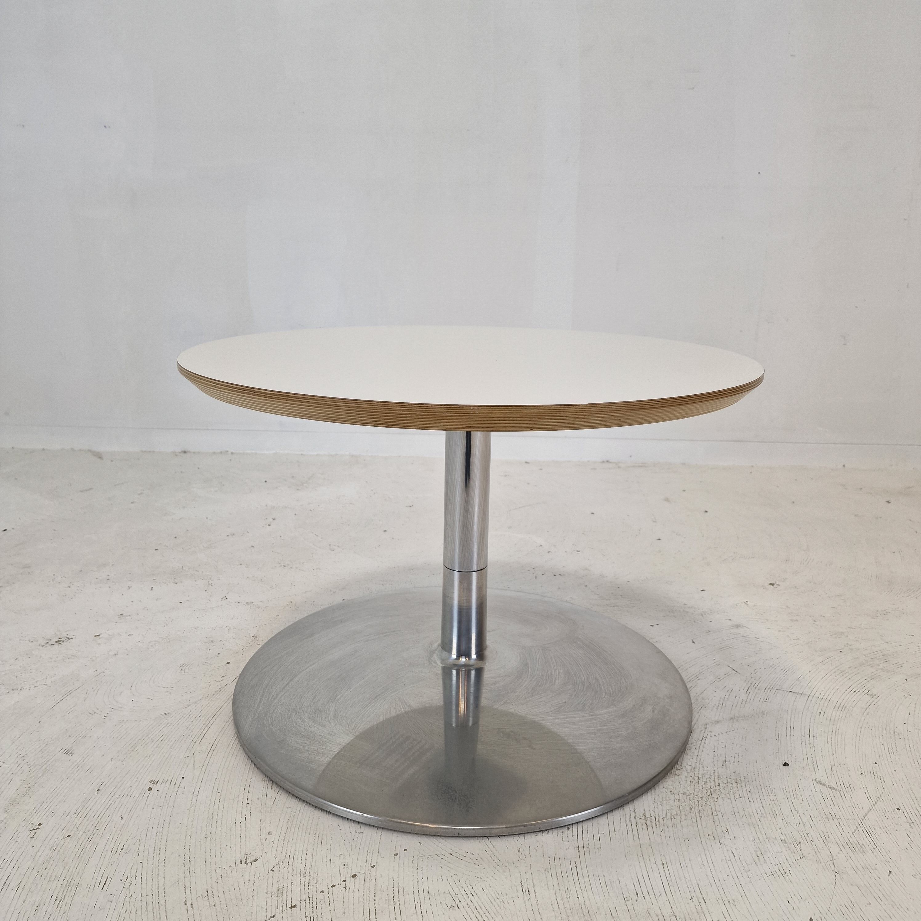 Round coffee table by Heoffrey Harcourt for Artifort