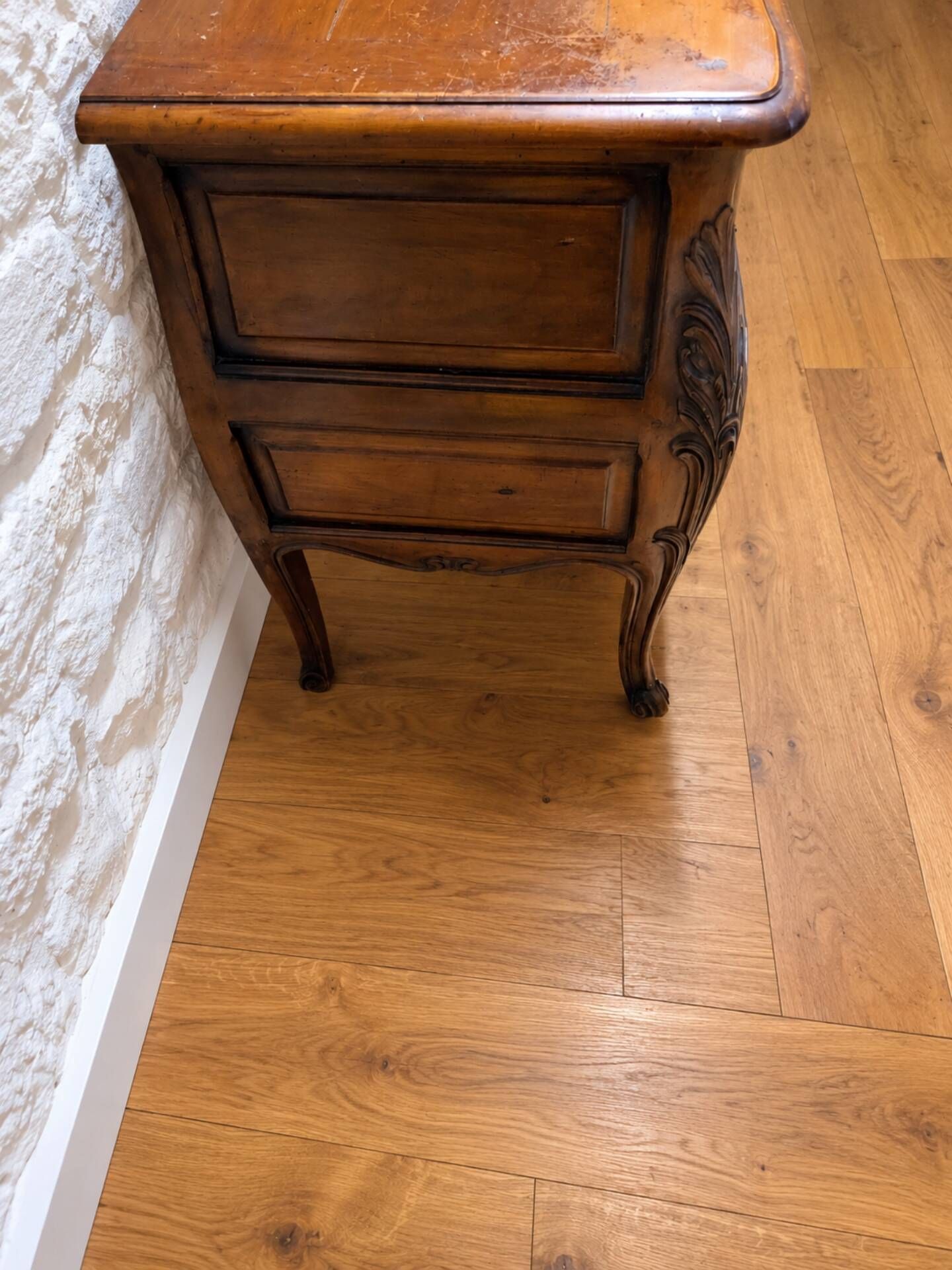 Jumping commode Louis XV Provençal solid walnut