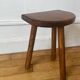 Tabouret tripode demi-lune