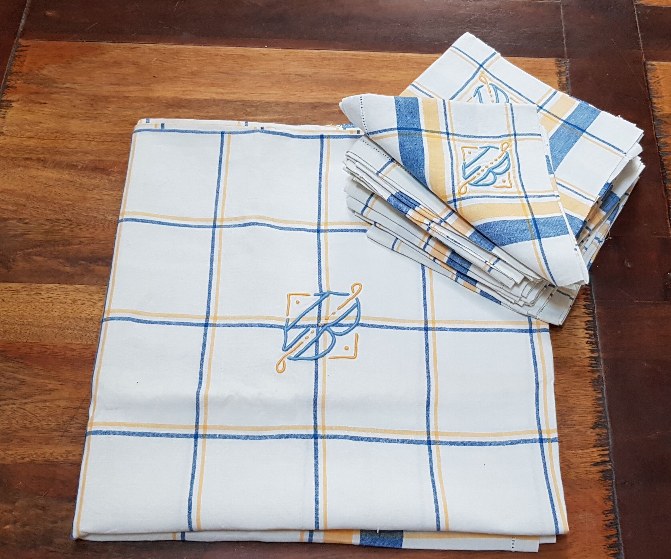 Pure cotton tablecloth and 12 napkins