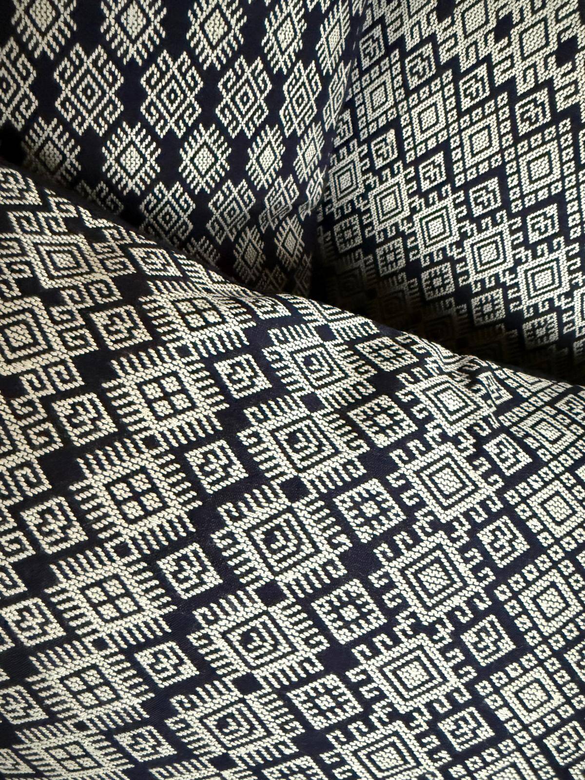 Navy blue and beige Kachin cushion cover (RIDA)