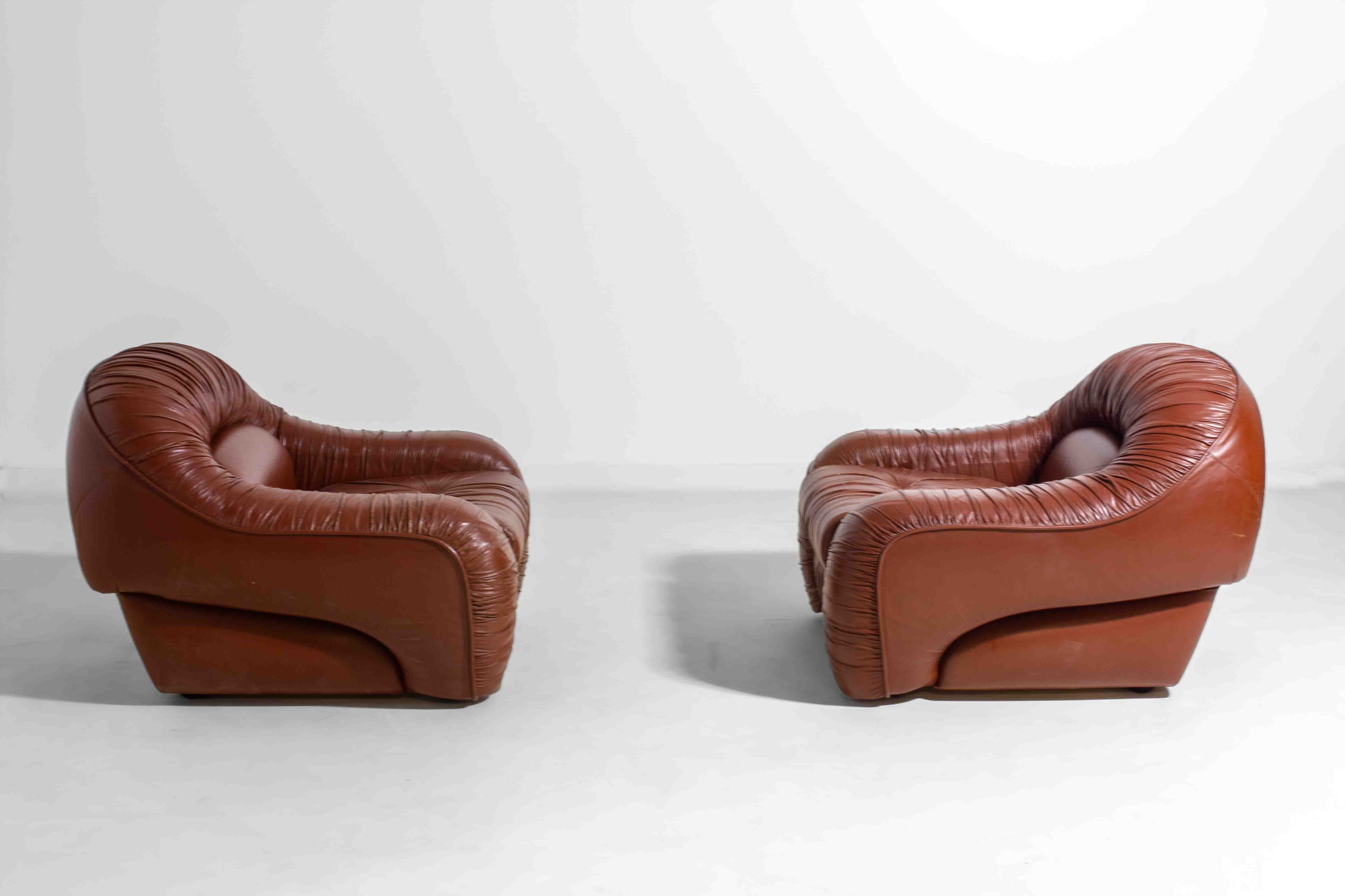 Rare pair of "Capriccio" lounge chairs in scrunched leather by Eurosalotto