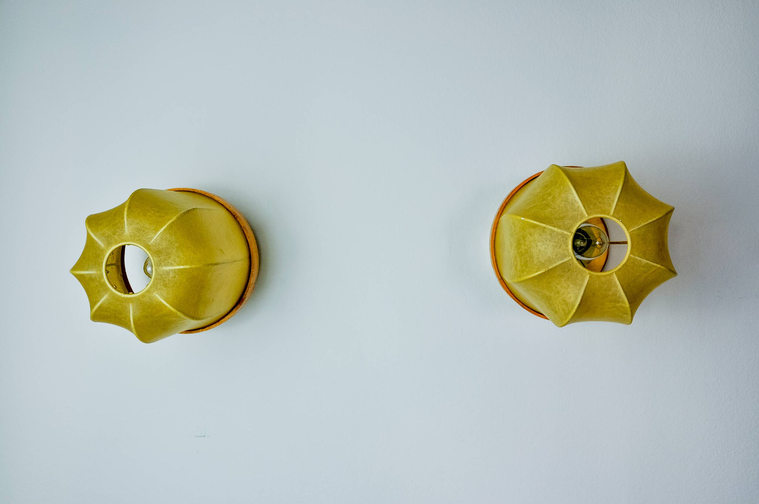 Pair of "cocoon" wall lights, resin and pine, Italy, 1970
