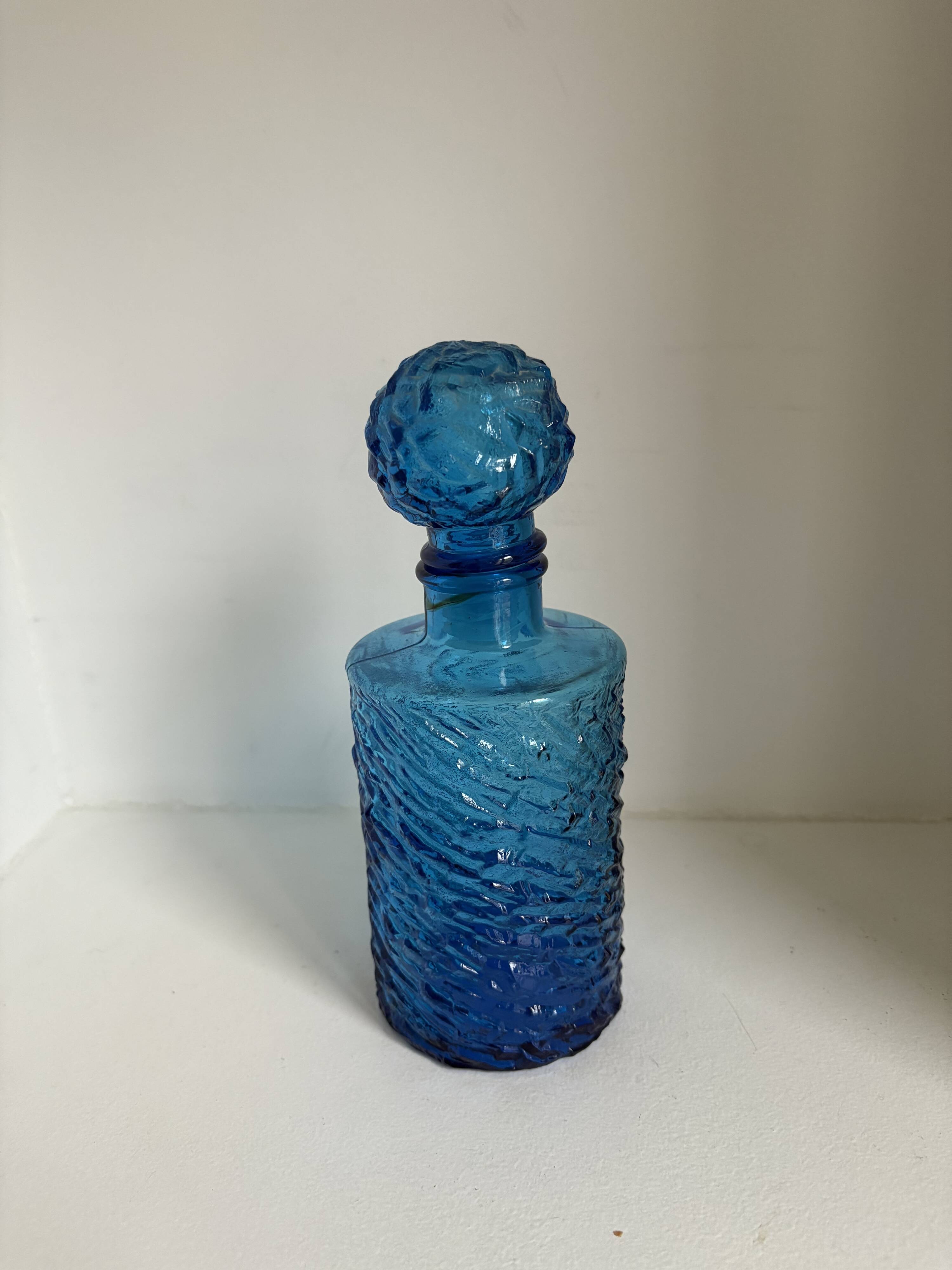 Set of 12 decorative items