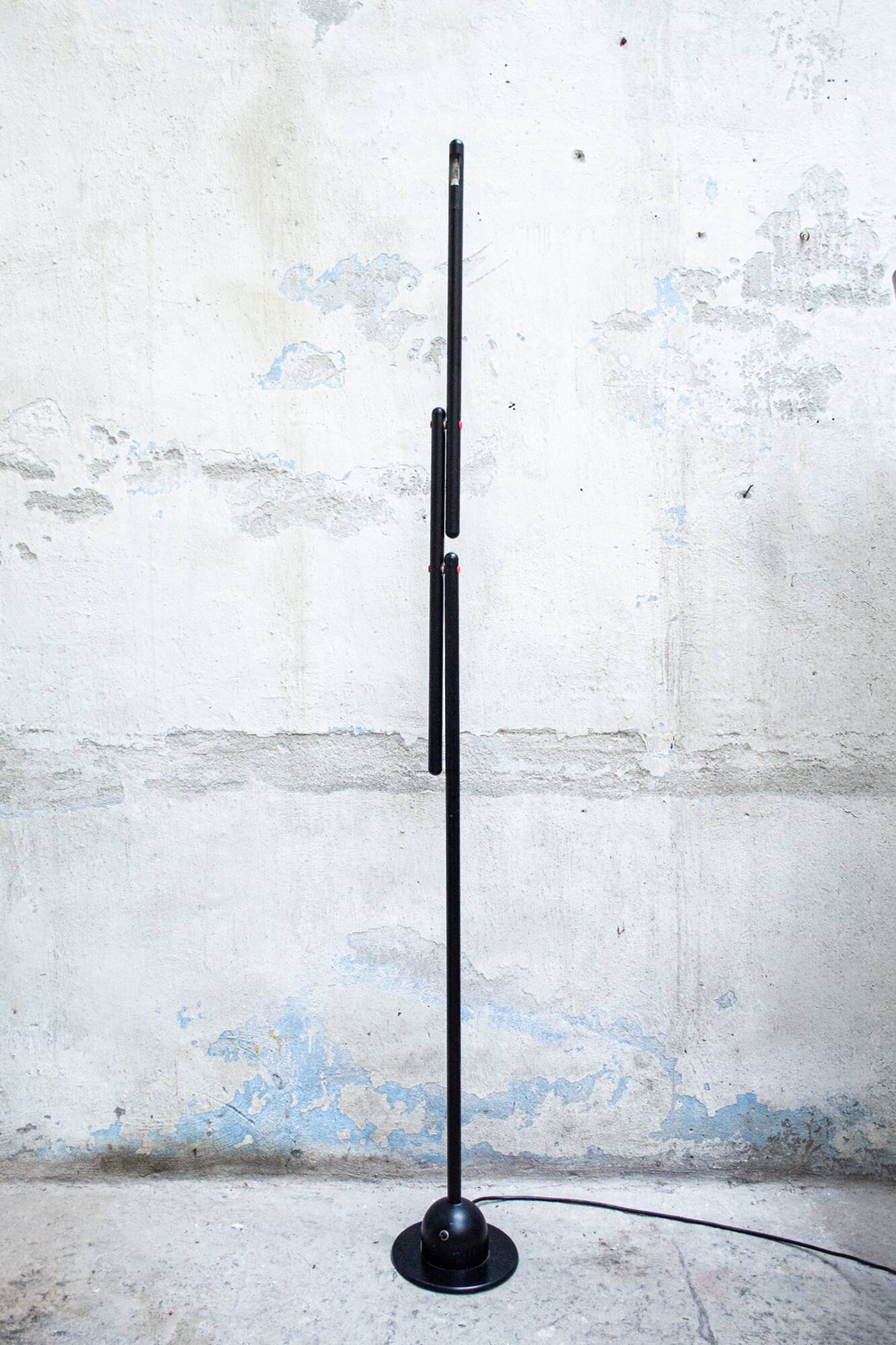 Lampe de terre postmoderne "Mira" de Mario Arnaboldi pour Programmaluce 1983