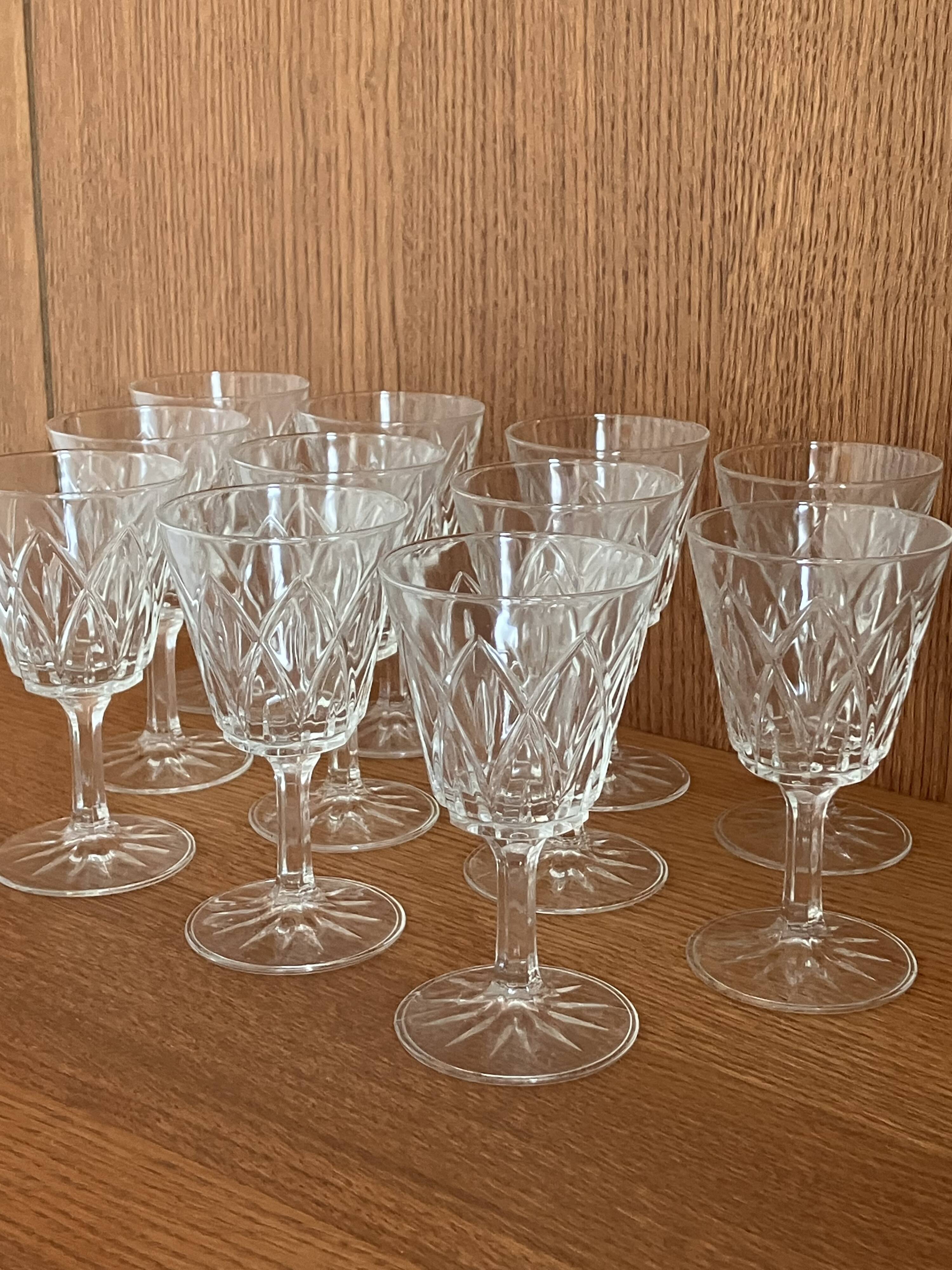 Set of 11 vintage cut glass glasses from Vmc Reims France, model Arlequin.
