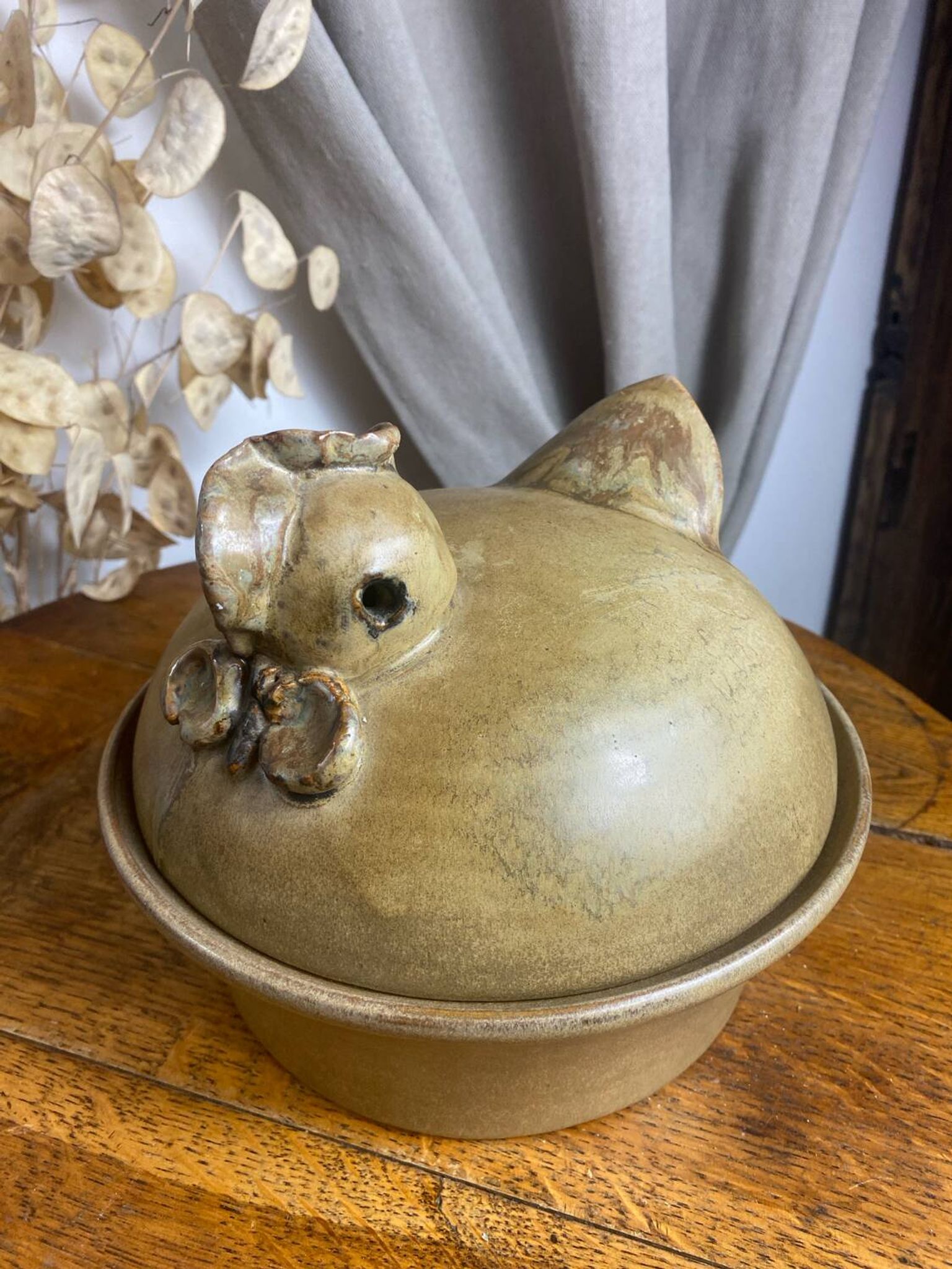 Art Ceramic stoneware dish with lid in the shape of a hen