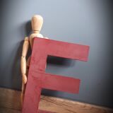 Letter sign E