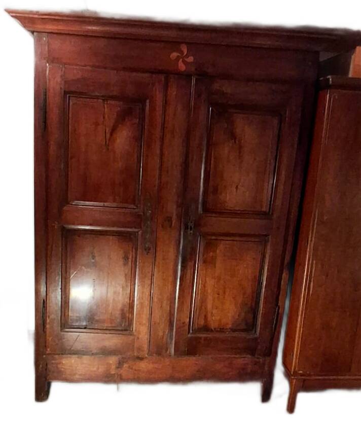 18th-century Malouine wardrobe, in walnut.