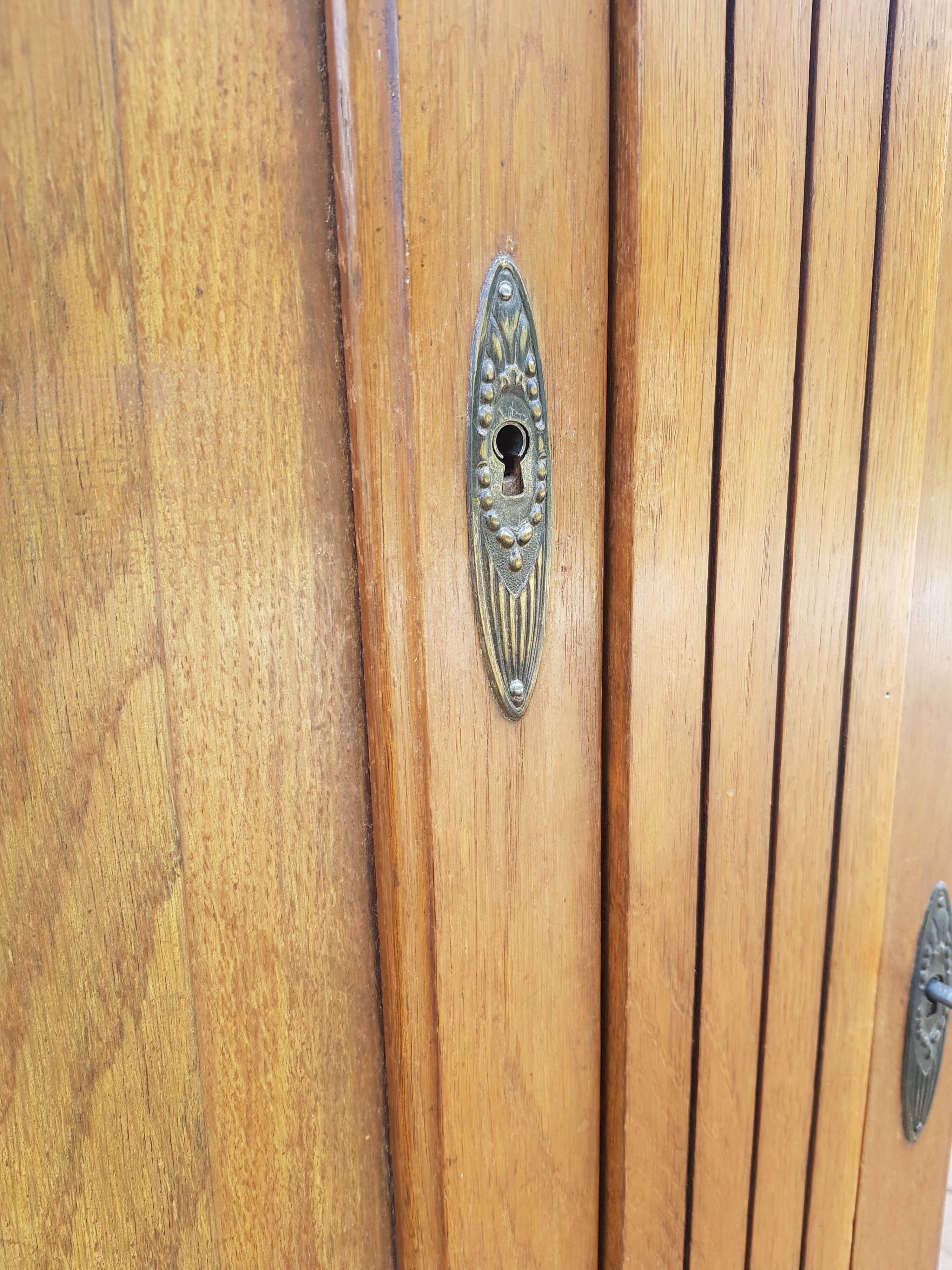 Armoire parisienne vintage