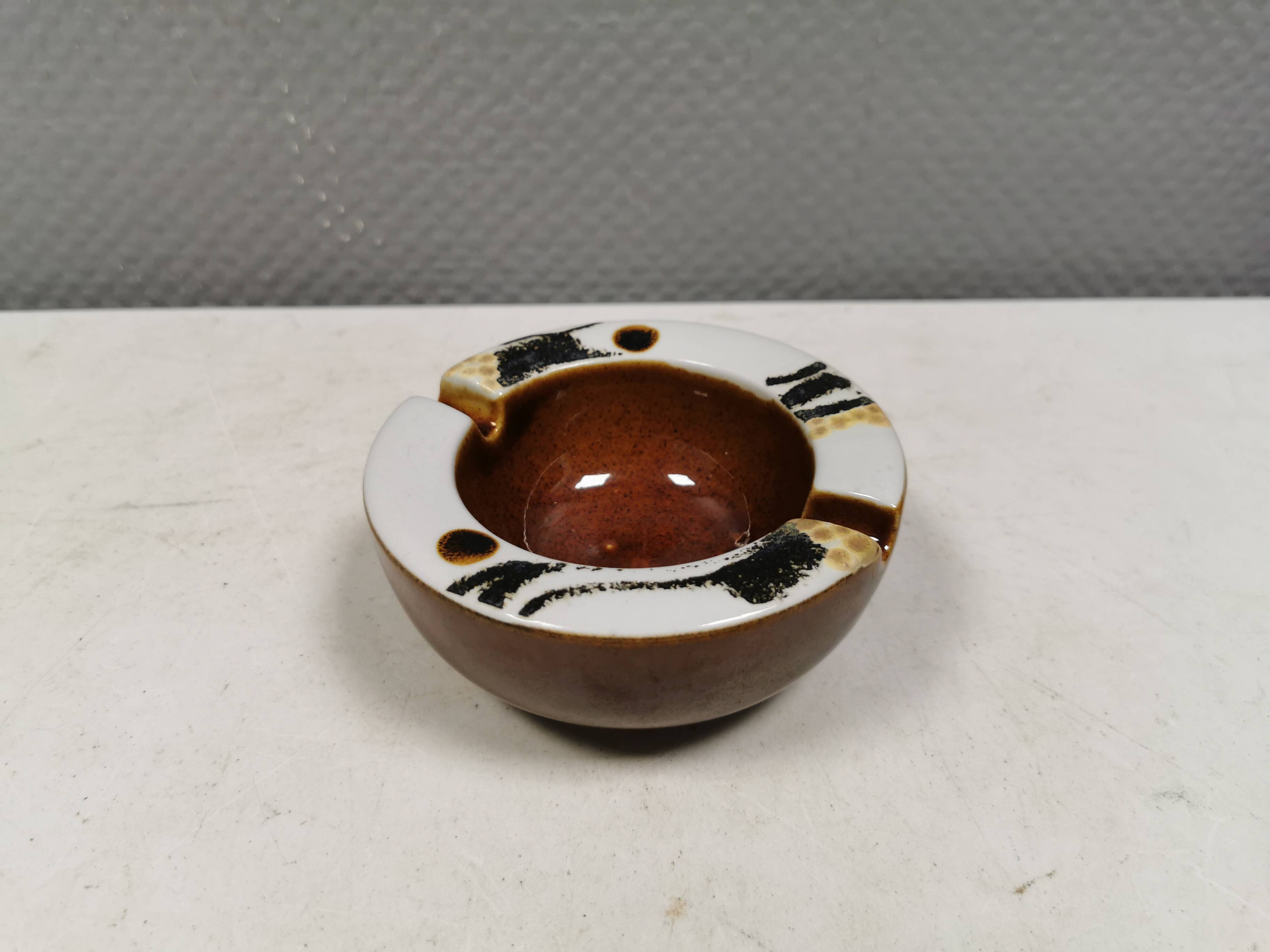 Mid-century ceramic ashtray, by Ellen Malmer for Royal Copenhagen, 1960s.