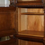 Armoire hollandaise sculptée à la main années 1940
