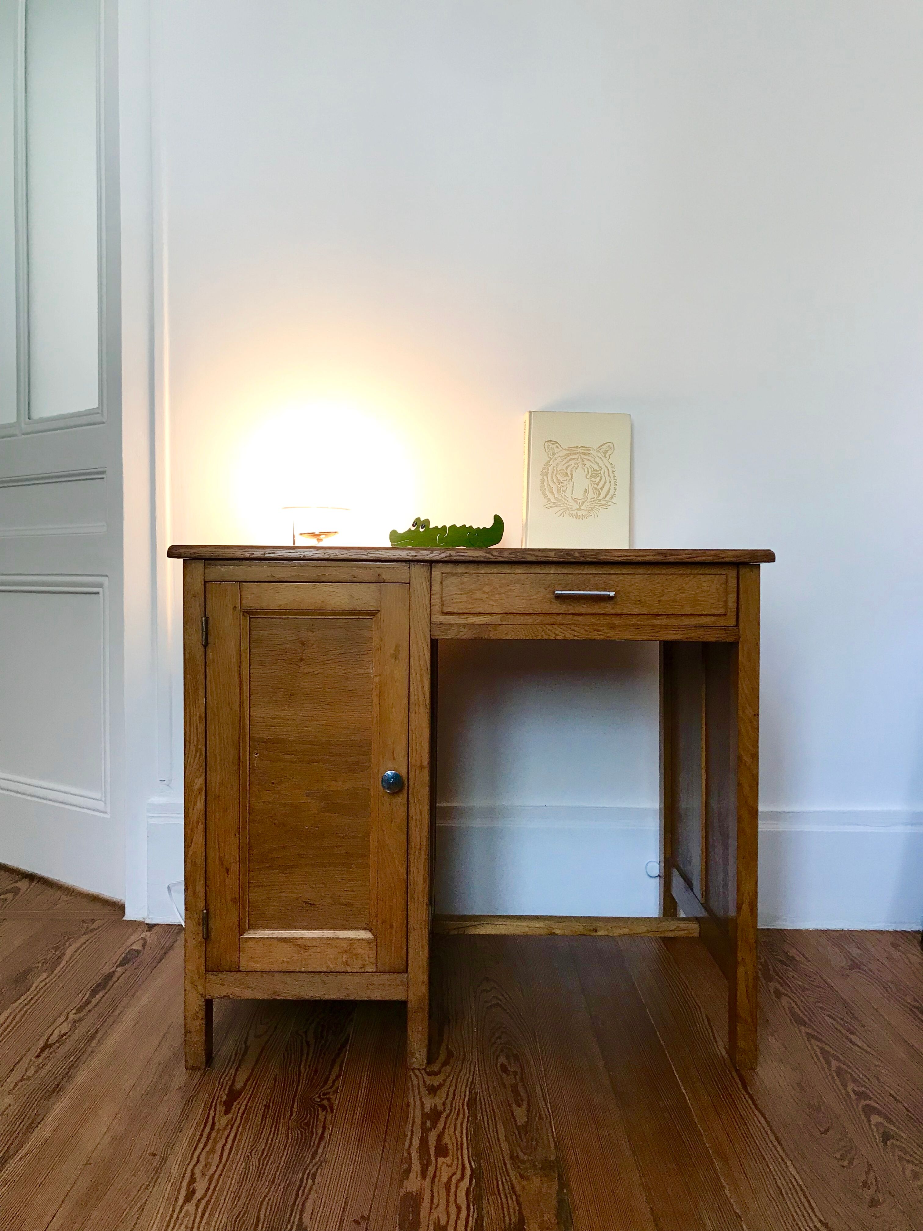 Vintage children's desk of the 40s/50s in oak