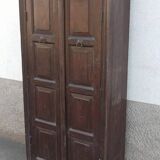 Ancienne armoire en bois foncée