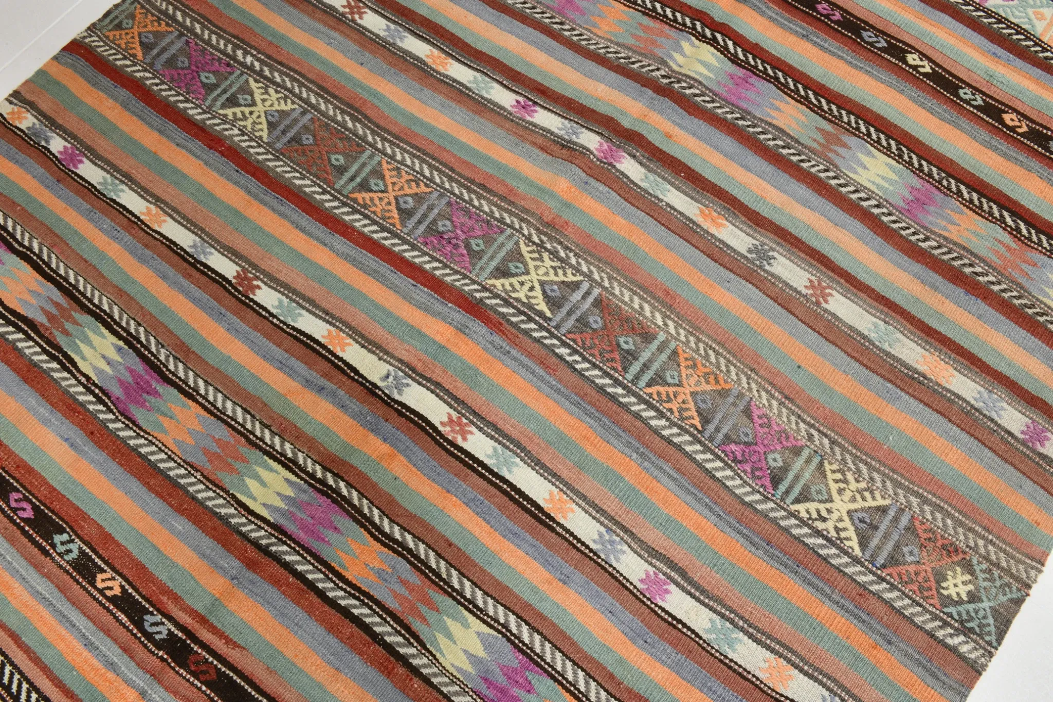Vintage Turkish Green Kilim Rug, Bohemian Eclectic Home Decor, 176x230Cm
