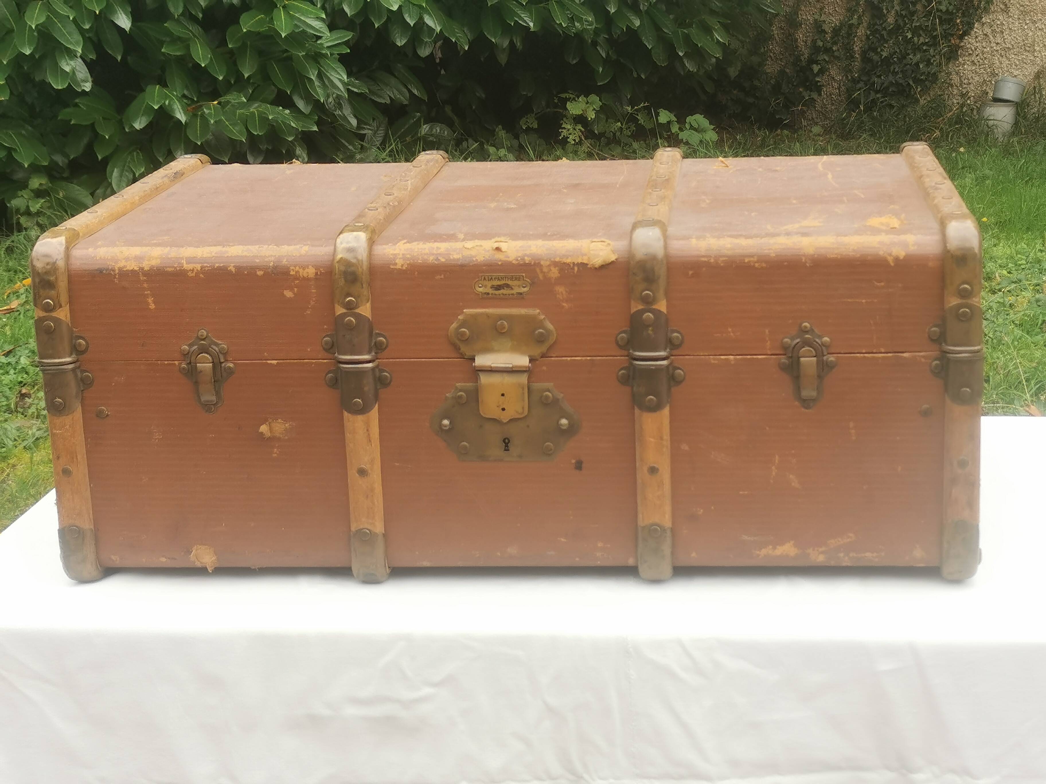 Vintage trunk "la panthere" in lyon
