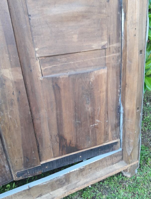 Lyon's 18th-18th-painted walnut façade rechampi