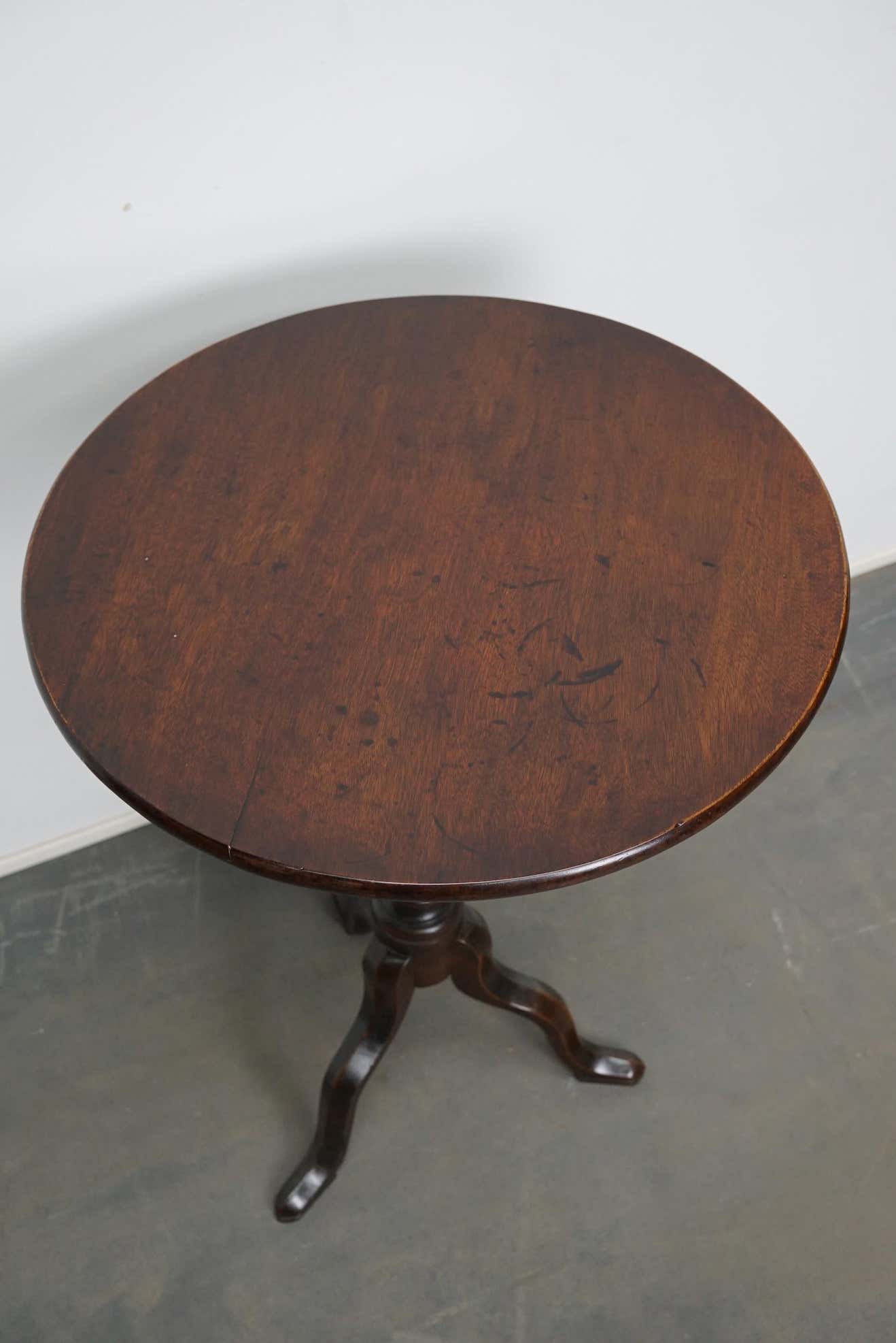 18th century Georgian wine table with reclining mahogany tray