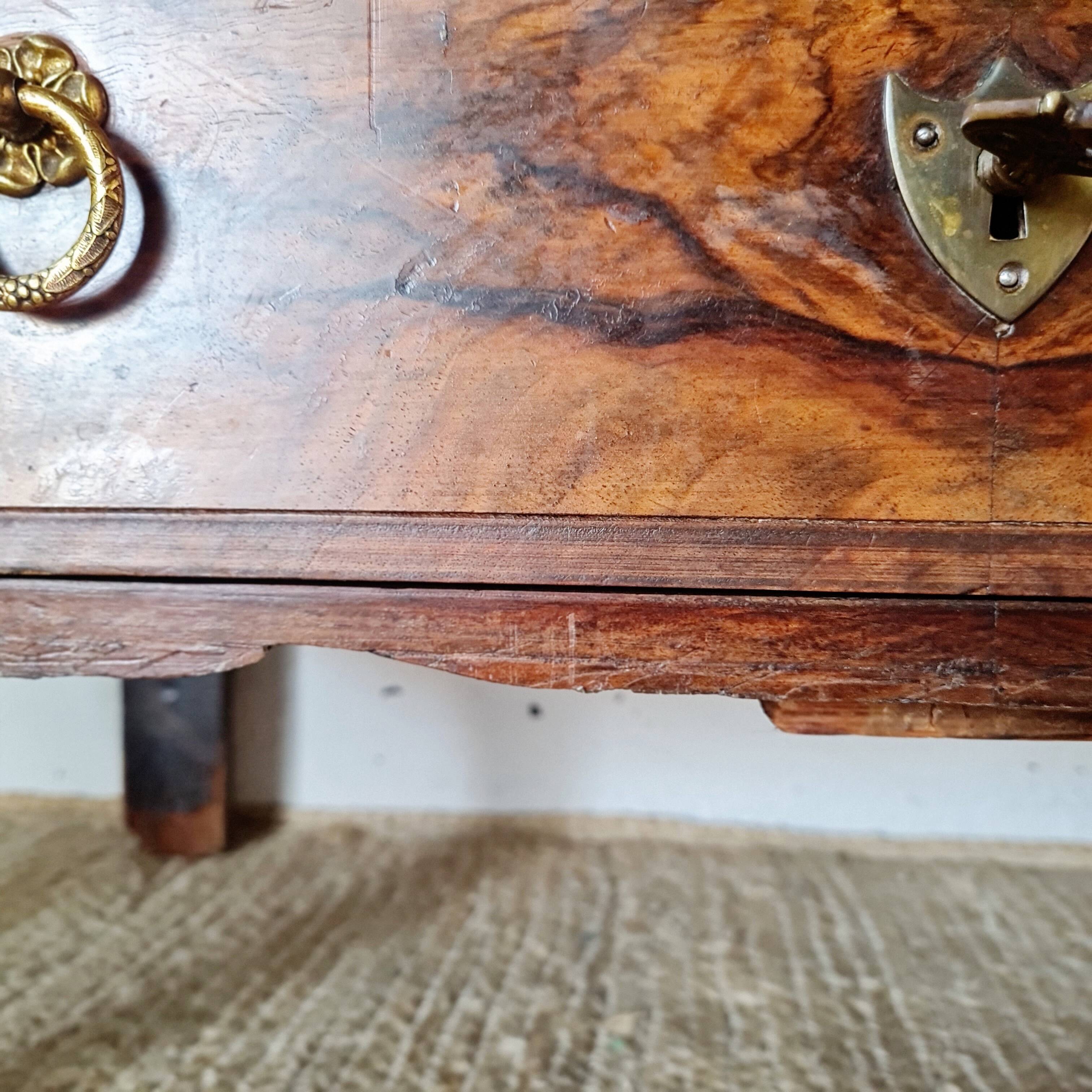 Antique Louis XV style walnut burl commode – 4 drawers