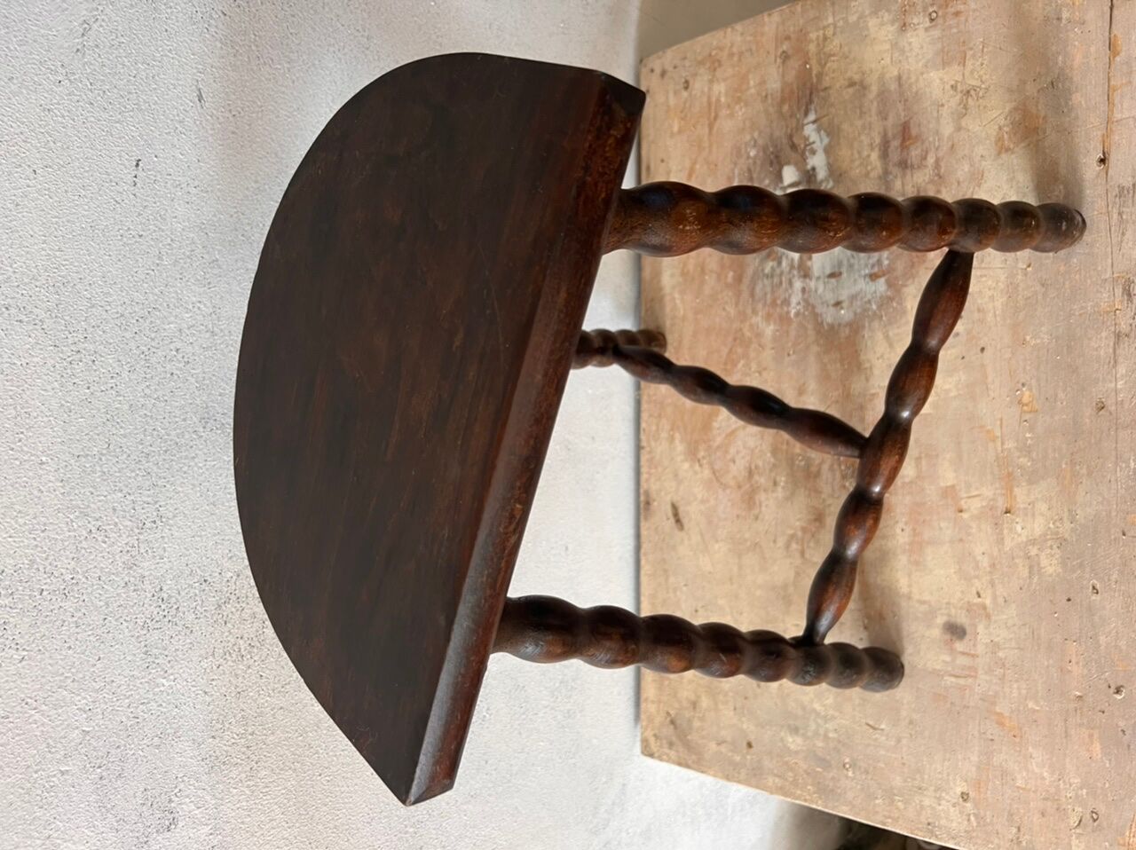 Tripod farm stool