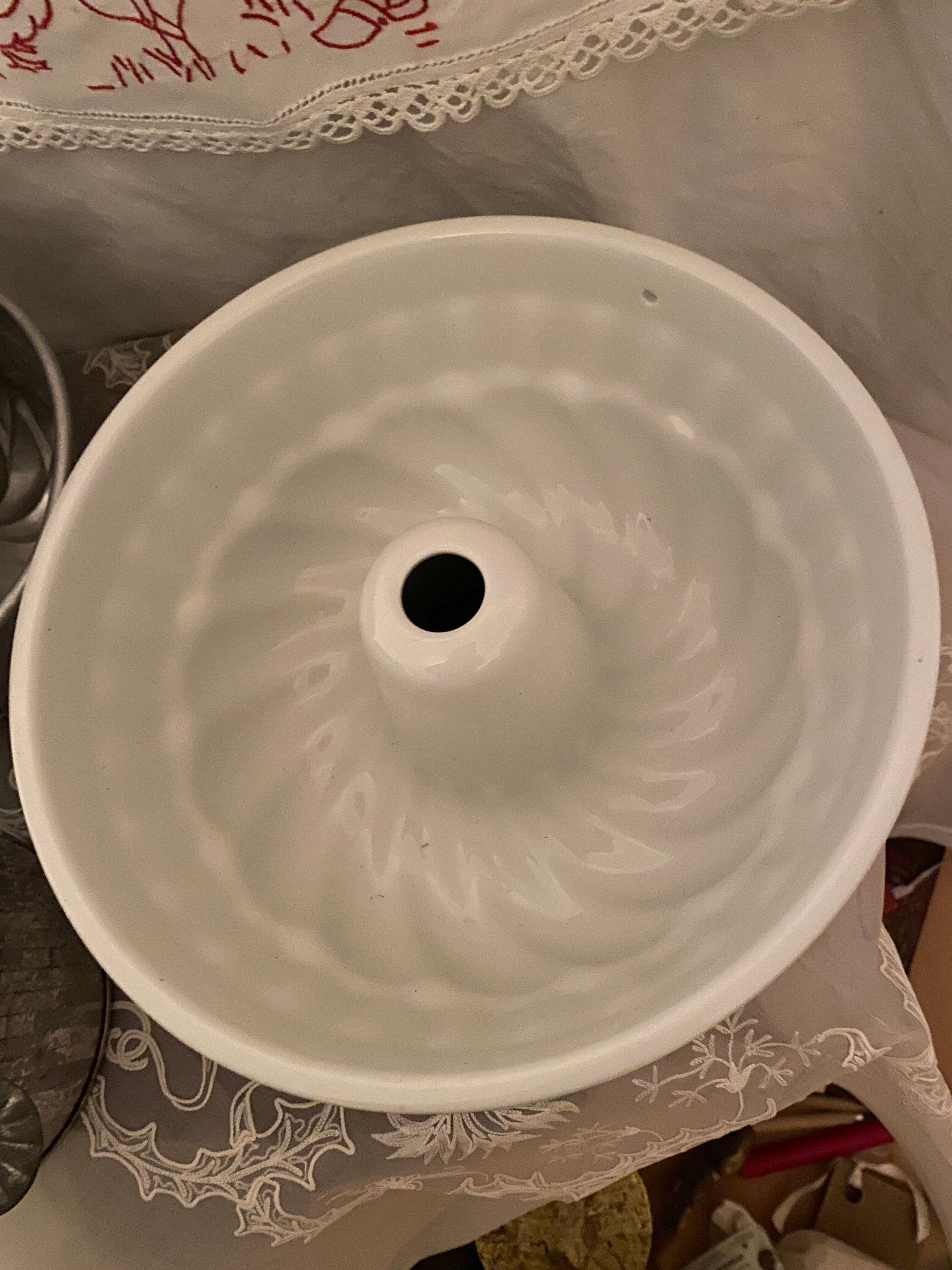White porcelain kouglof mold