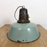 Lampe d'usine industrielle en émail à pétrole avec dessus en fonte, années 1960