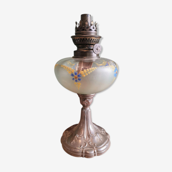 Vintage oil lamp stand to electrify