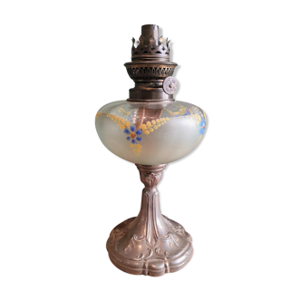 Vintage oil lamp stand to electrify