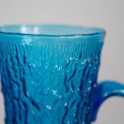 Pichet d'eau ou de jus en verre bleu du milieu du XXe siècle