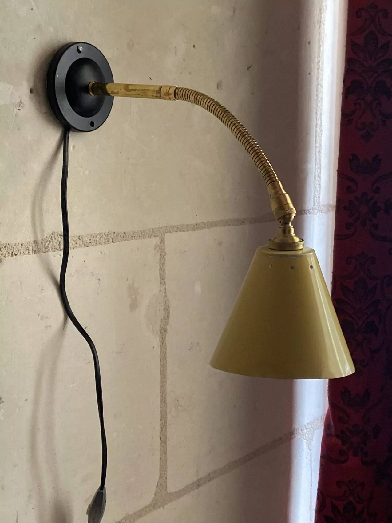 Vintage adjustable wall light – yellow metal and brass – 1960s