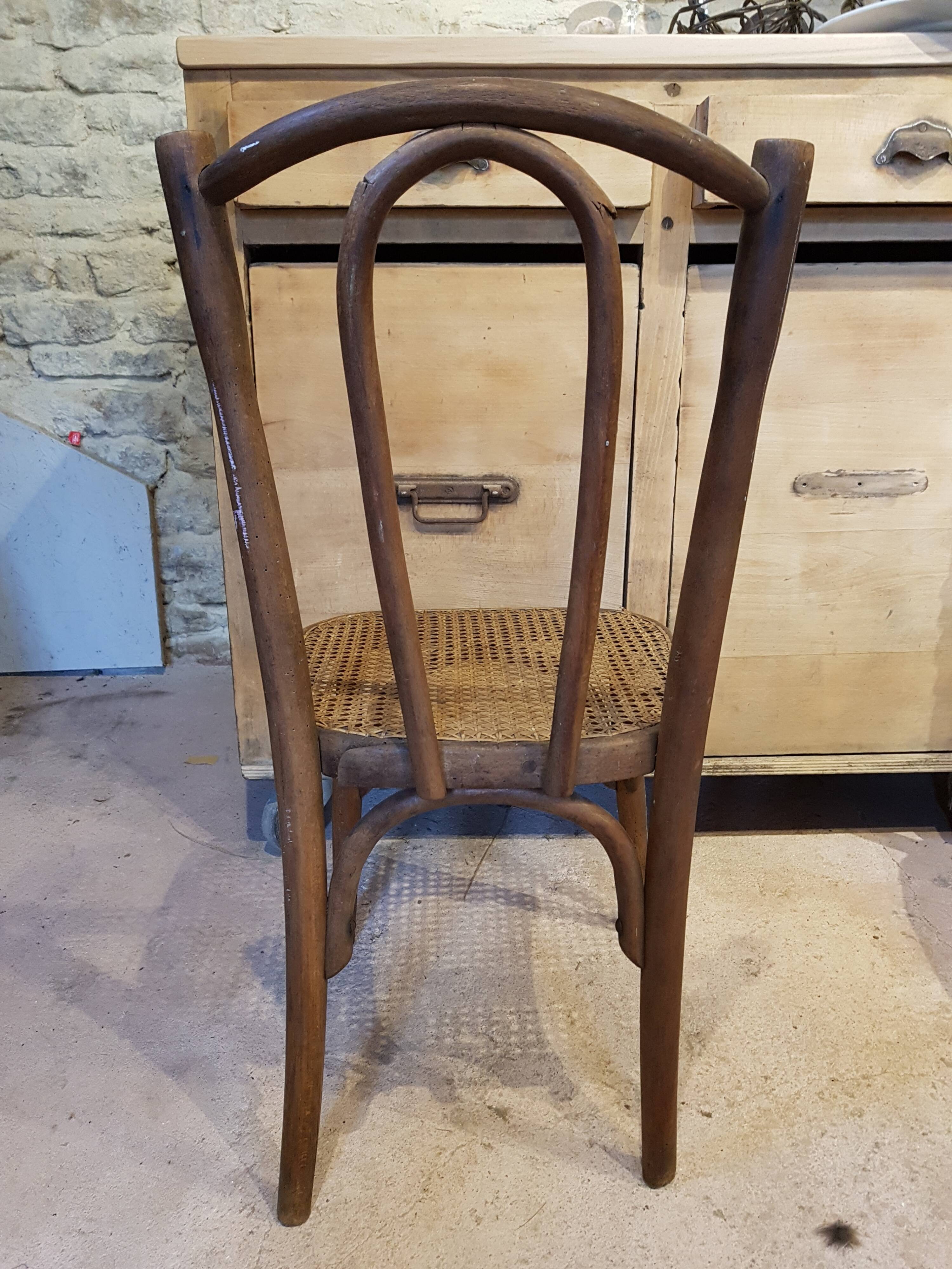 Chaise de bistrot cannée