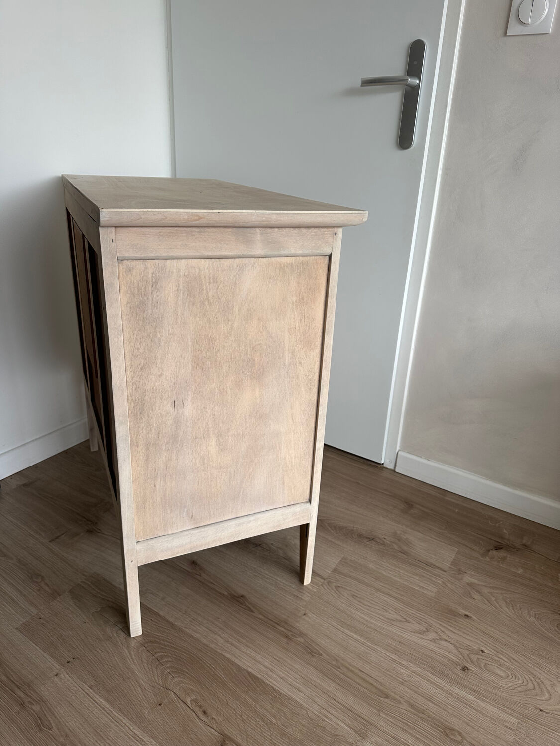 Commode parisienne
