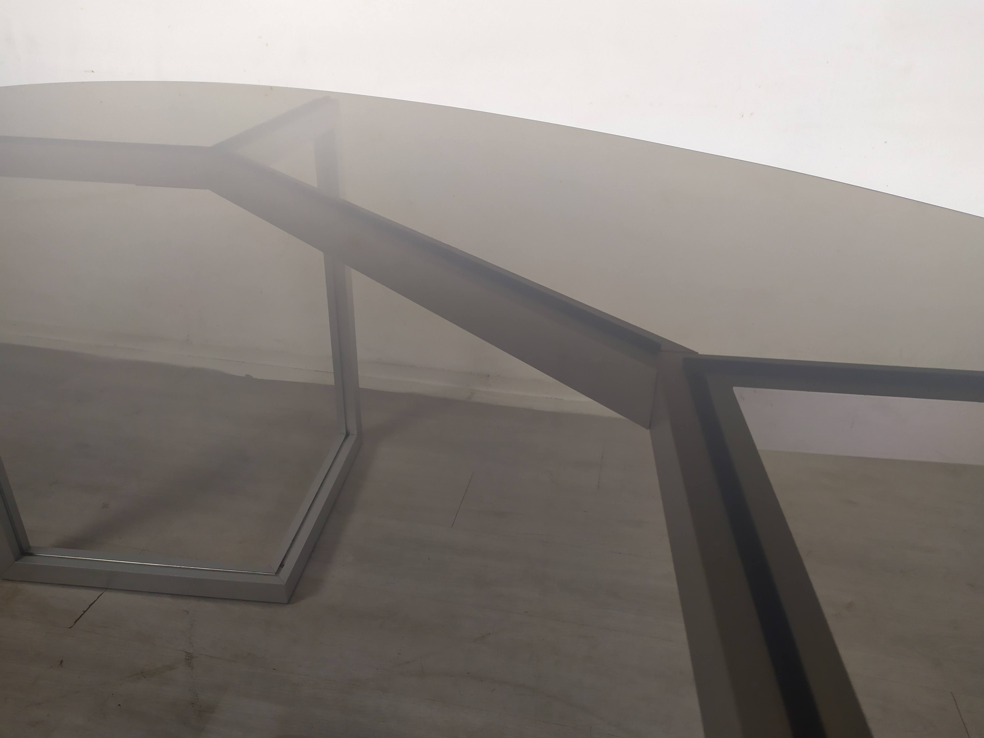 Oval table design line Roset