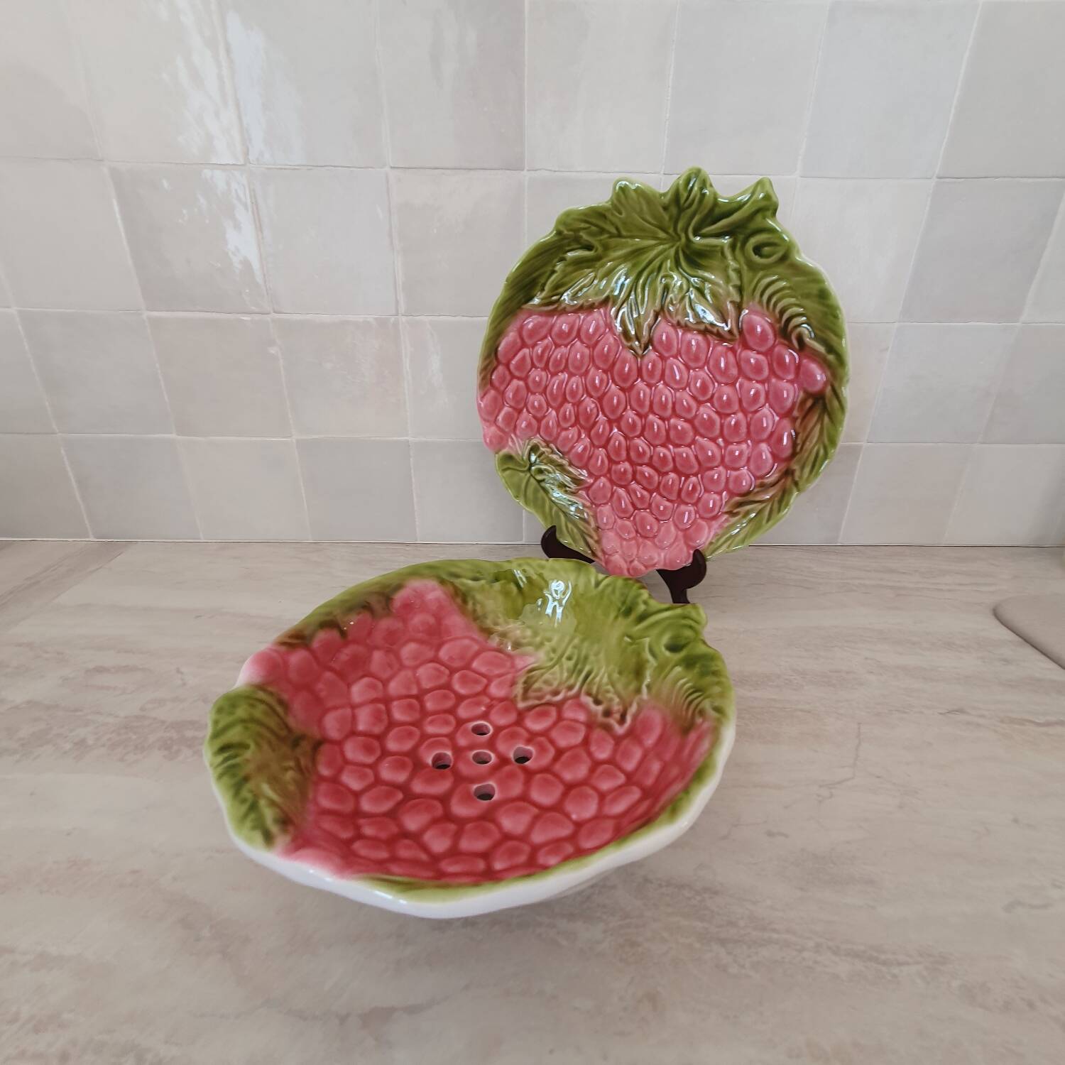 Presentation dish and salad bowl in Italian Barbotine